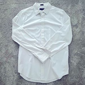 Men’s Express Performance White Dress Shirt Size Large.